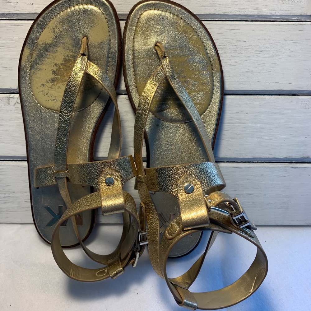 Michael Kors Gold Gladiator T-Strap Leather Sandals Logo Thong Sandals Women 7 - Picture 4 of 9